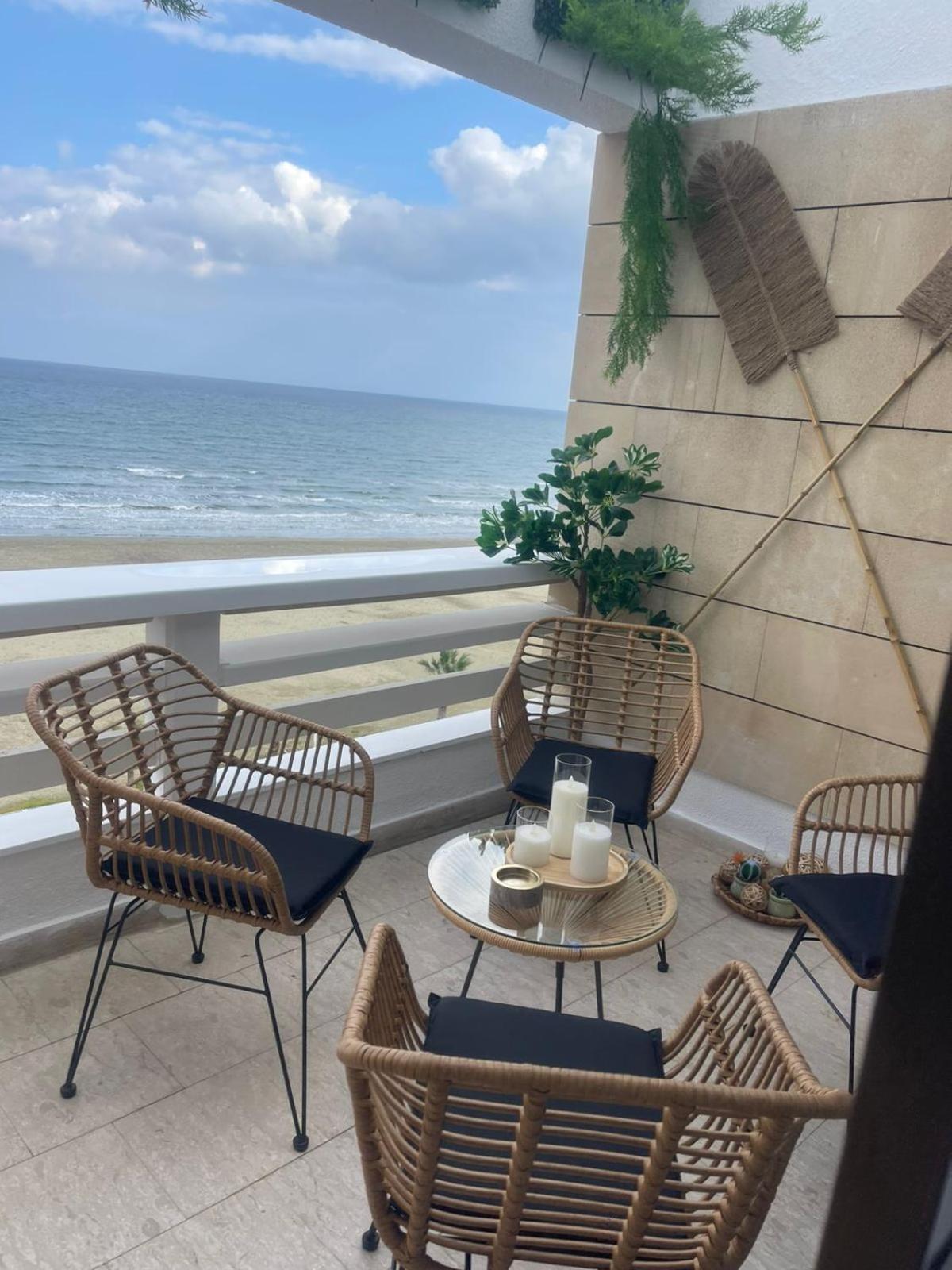 דירה Lazuli Sea View Beachfront Ap 253 לרנקה